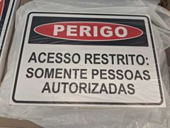 PLACA AVISO ACESSO RESTRITO SOMENTE PESSOAS AUTORIZADAS - 35X25