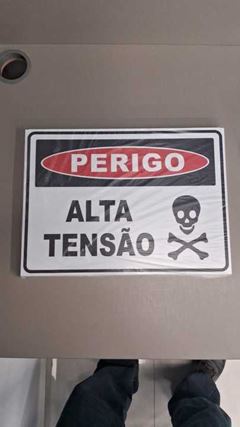 PLACA AVISO PERIGO ALTA TENSAO - 35X25