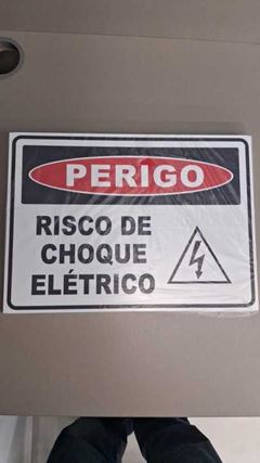 PLACA AVISO PERIGO RISCO DE CHOQUE ELETRICO - 35X25